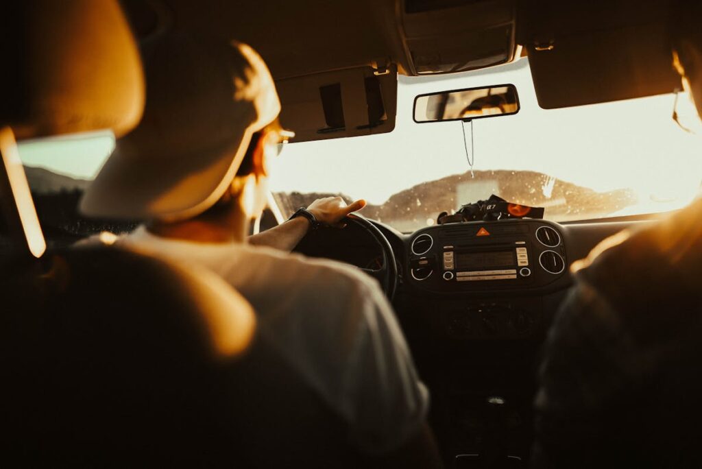 Autositze reinigen | Tipps für Stoff und Leder