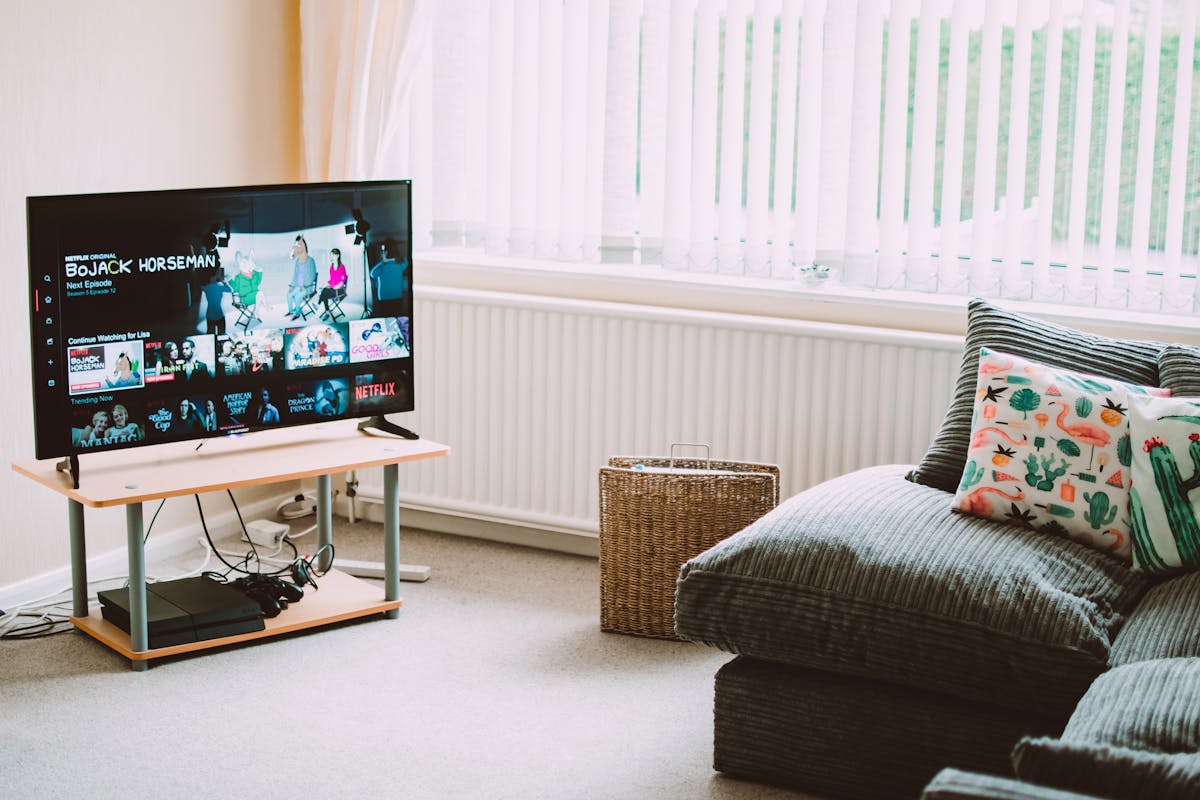 Fernseher reinigen streifenfrei & sicher