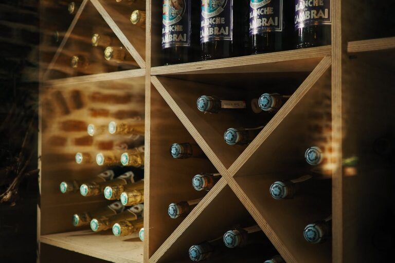 Feuchtigkeit im Keller · Ursachen & Lösungen