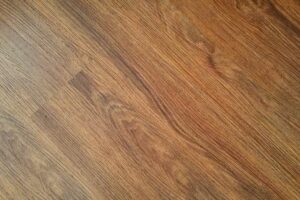 Laminat pflegen · streifenfrei und kratzsicher