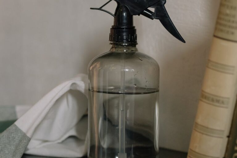 Putzmittel nachfüllen · Müll sparen im Alltag