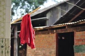 Muffige Kleidung auffrischen | ohne Waschen