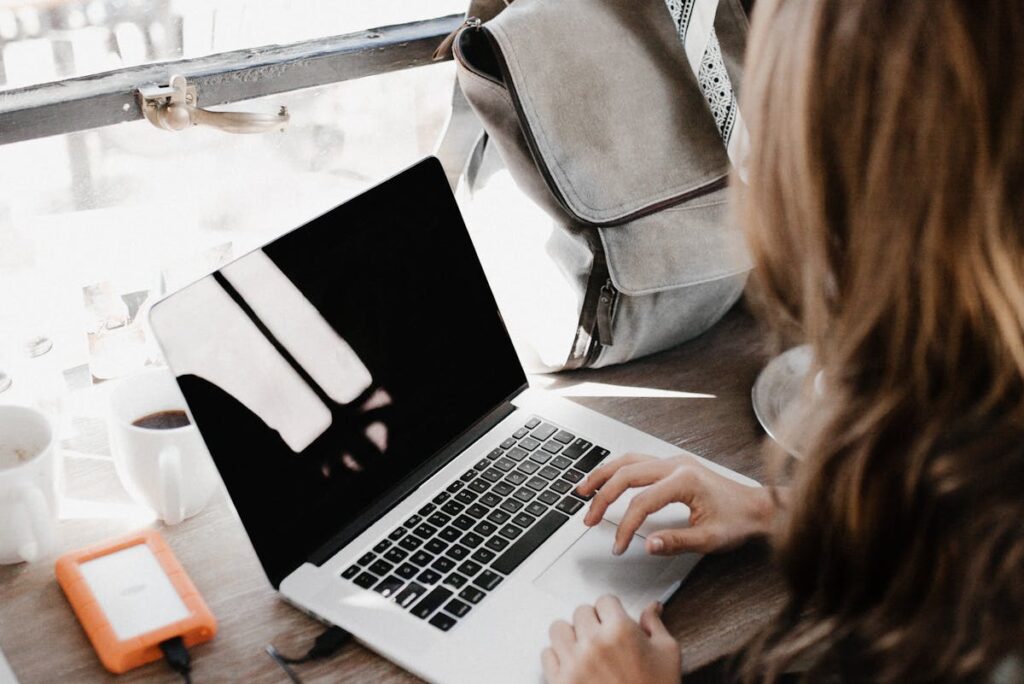 Laptop-Tasche säubern ► außen & innen gründlich