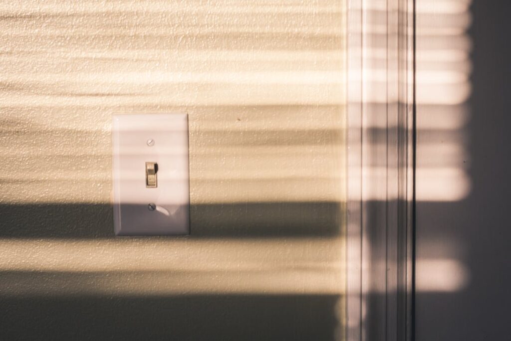 Lichtschalter desinfizieren ► so klappt’s streifenfrei