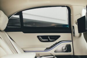 Autotür innen reinigen – Kunststoff & Polster gründlich sauber bekommen