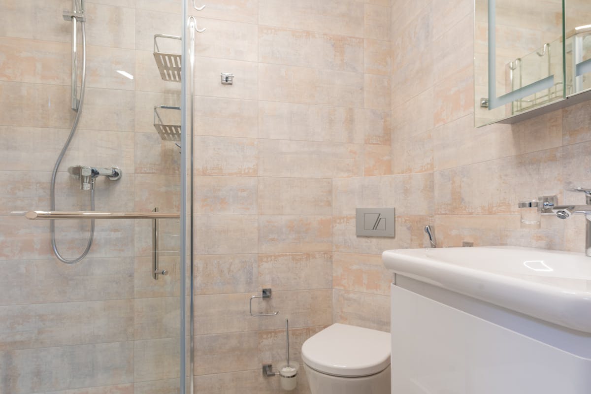 Toilettenbürstenhalter reinigen ► Keime vermeiden