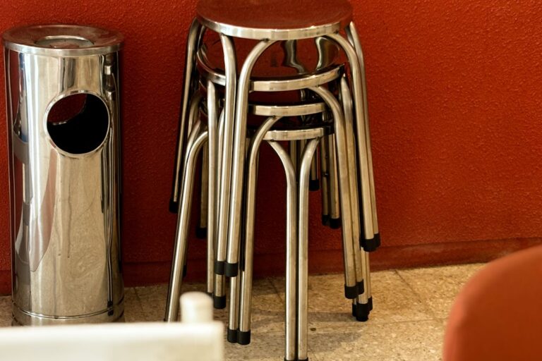 Tritthocker säubern ► Kunststoff & Holz