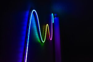 Lichtleisten entstauben · Decke und Wandlampen