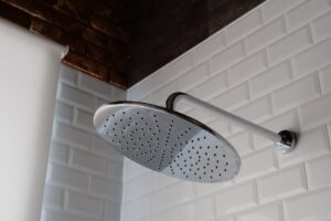 Regendusche reinigen · Kalkfrei in wenigen Minuten