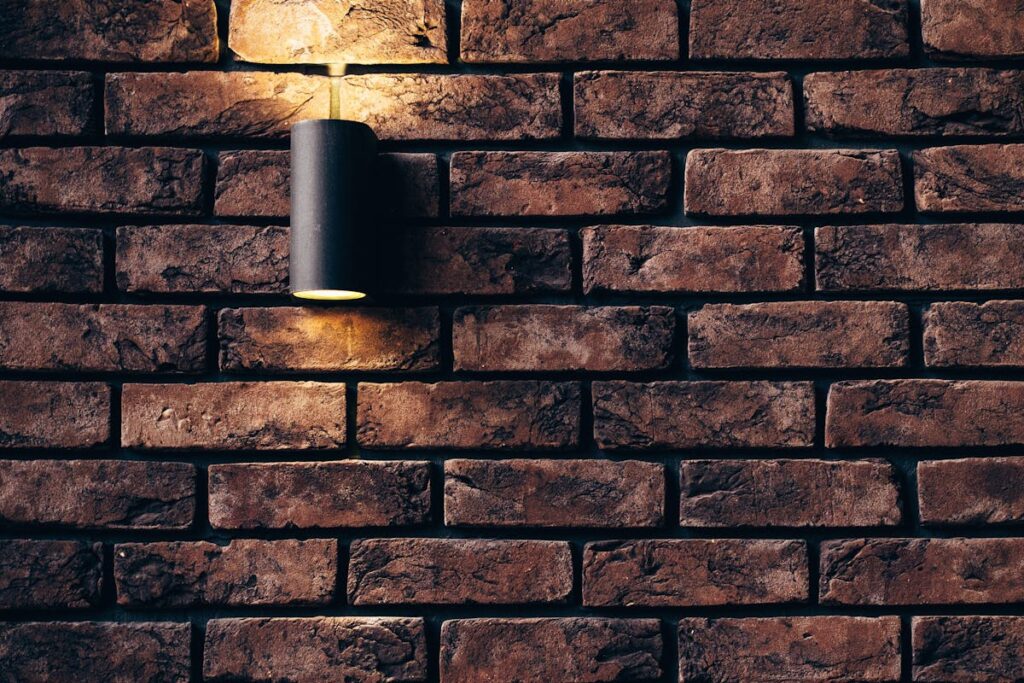 Wandlampen entstauben · auch schwer erreichbare Stellen