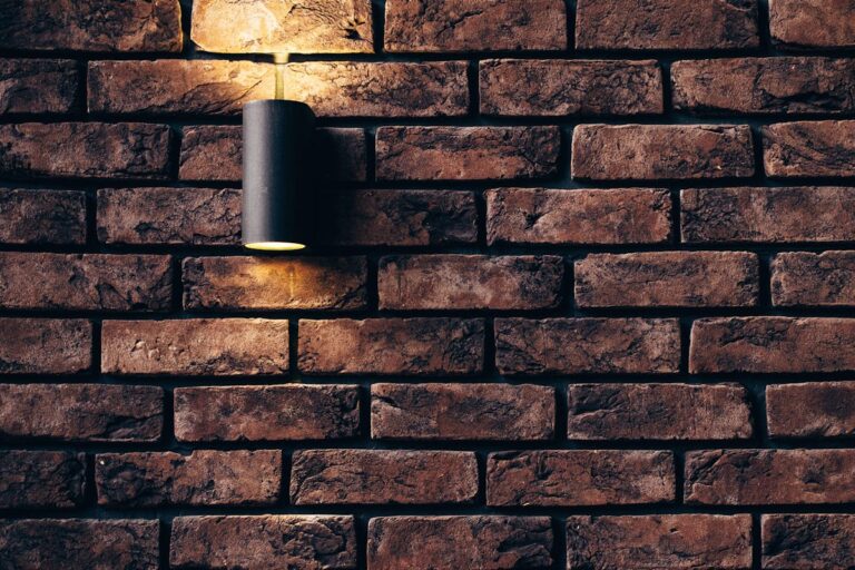 Wandlampen entstauben · auch schwer erreichbare Stellen