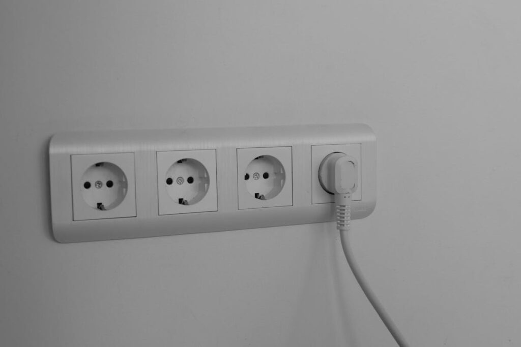 Wandsteckdosen sicher reinigen | ohne Stromschlag