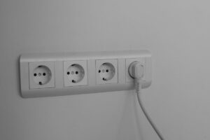 Wandsteckdosen sicher reinigen | ohne Stromschlag