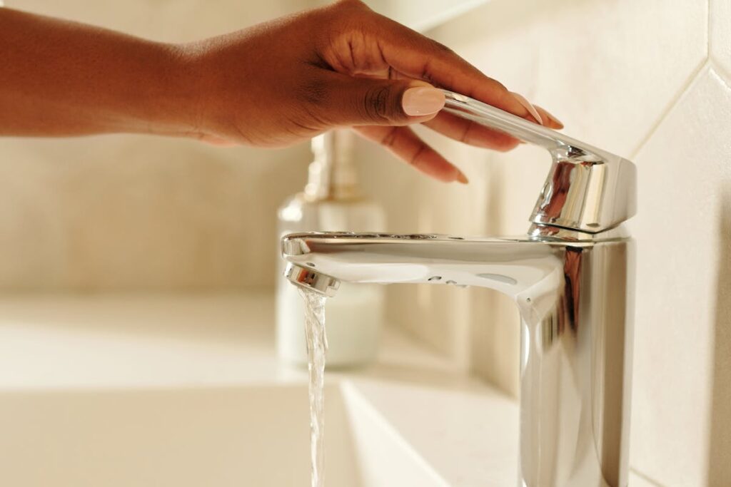 Kalk im Wasserhahn am Perlator entfernen – so geht’s