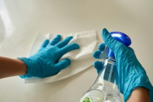 Fugen mit dem Dampfreiniger reinigen: sinnvoll, schonend und ohne unnötige Fehler